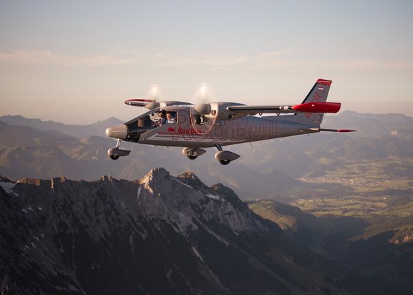 00 Header P 68tc Observer the Flying Bulls