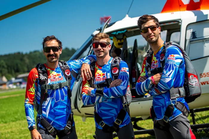 03_red_bull_skydive_team.jpg