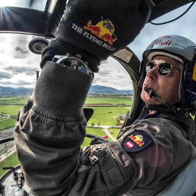 12_rainer_wilke_pilot_the_flying_bulls.jpg