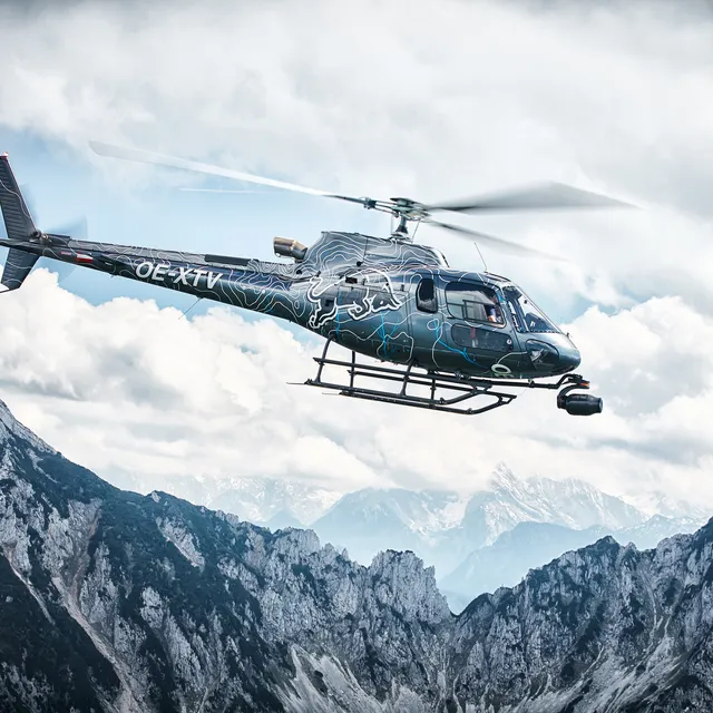 00_header_as_350_b3_ecureuil_the_flying_bulls.jpg