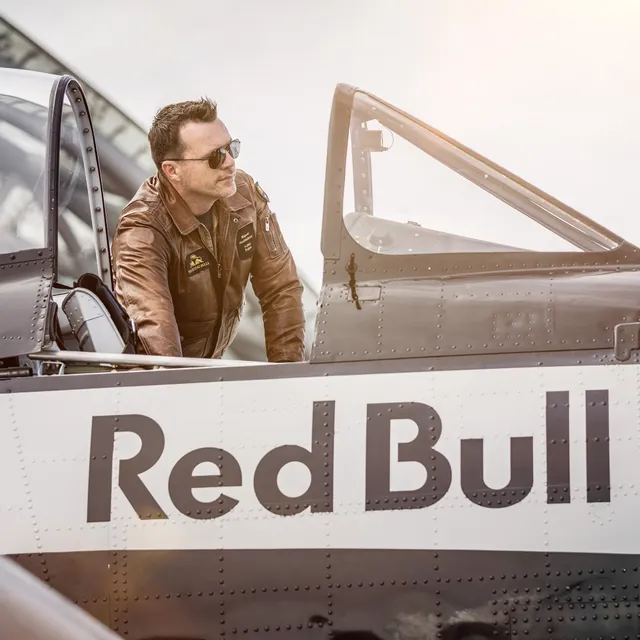 11_miguel_hochleitner_pilot_the_flying_bulls_photo_by_mirja_geh_2024.jpg