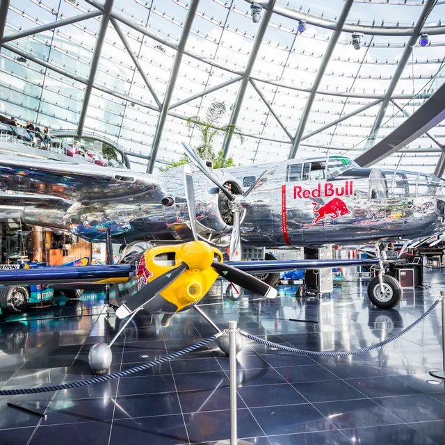 12_the_flying_bulls_hangar-7.jpg
