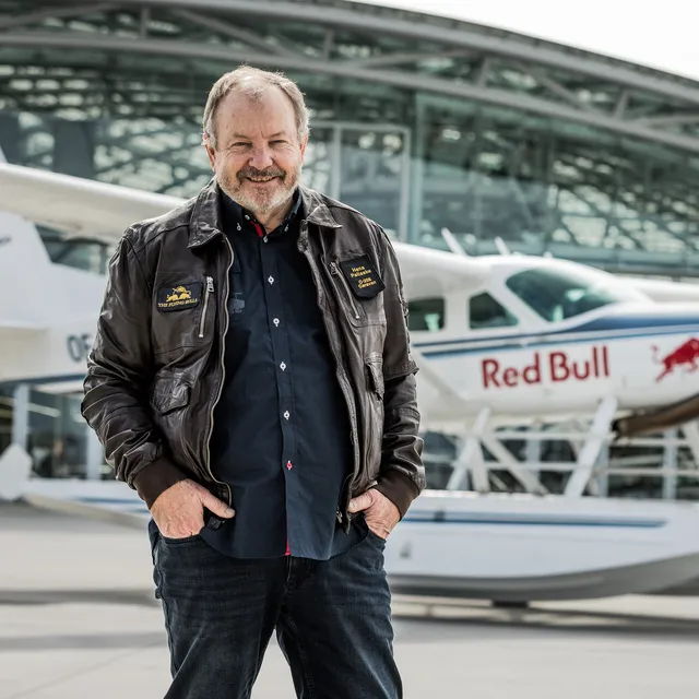 00_header_hans_pallaske_pilot_the_flying_bulls_photo_by_mirja_geh_2024.jpg