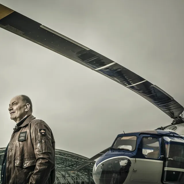 02_siegfried_schwarz_ehemaliger_chefpilot-helikopter_the_flying_bulls.jpg