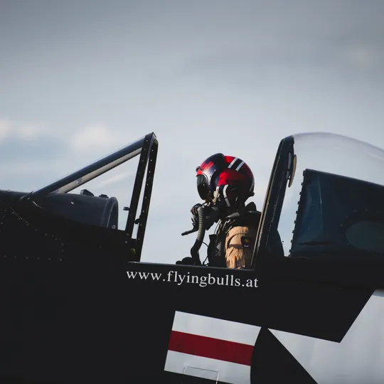 08_chance_vought_f4u-4_corsair_the_flying_bulls.jpg
