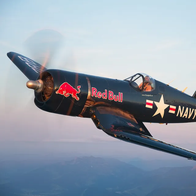 00_header_chance_vought_f4u-4_corsair_the_flying_bulls.jpg