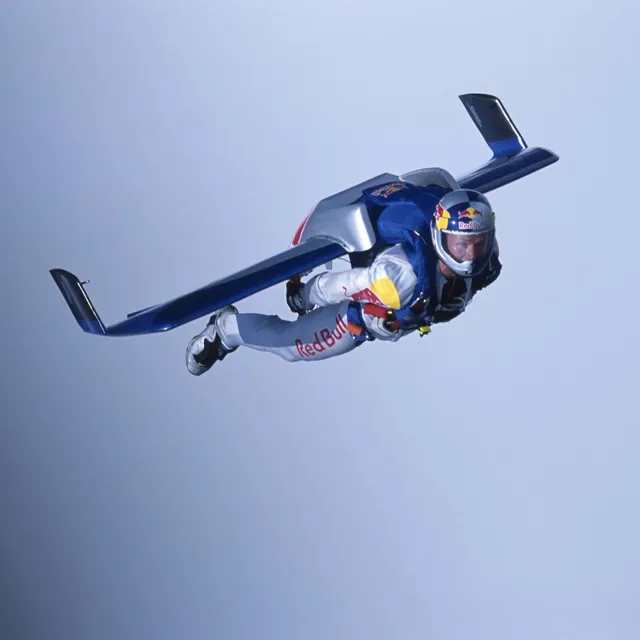 Felix Baumgartner flog 2004 als erster Mensch über den Ärmelkanal