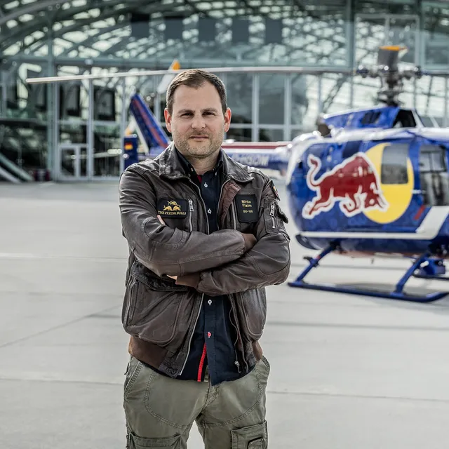 01_header_mirko_flaim_chefpilot-helikopter_the_flying_bulls_photo_by_mirja_geh_2024.jpg