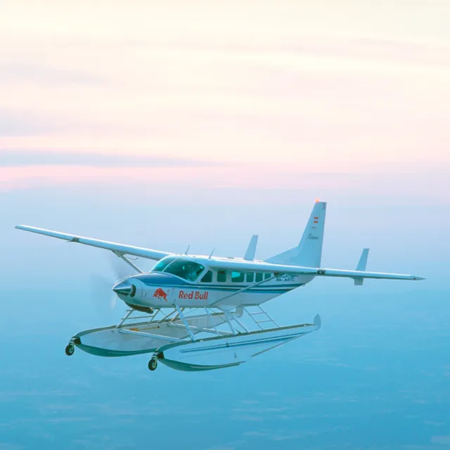 07_cessna_208_amphibian_caravan_the_flying_bulls.jpg