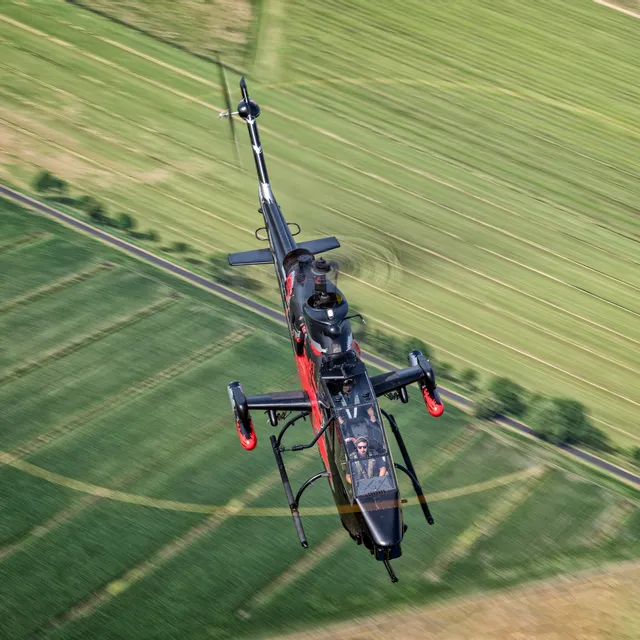 09_bell_cobra_209ah-1f_the_flying_bulls.jpg