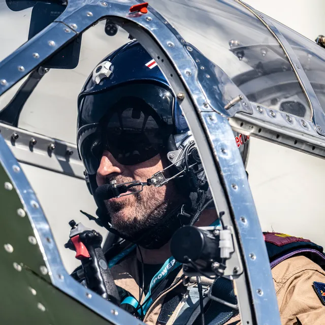 28_raimund_riedmann_chefpilot_the_flying_bulls.jpg