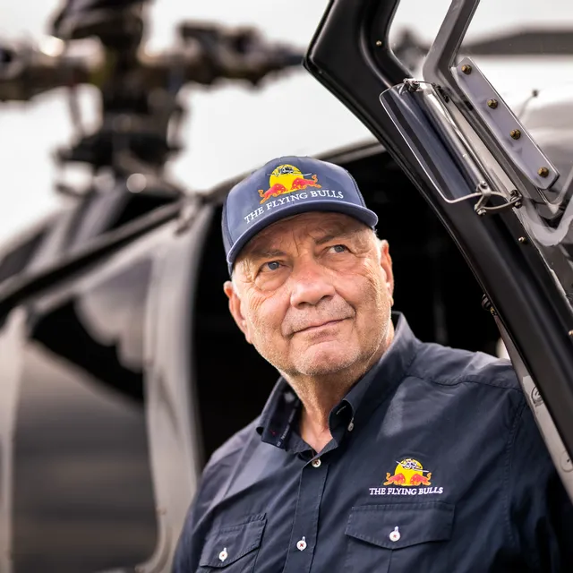 08_siegfried_schwarz_ehemaliger_chefpilot-helikopter_the_flying_bulls.jpg