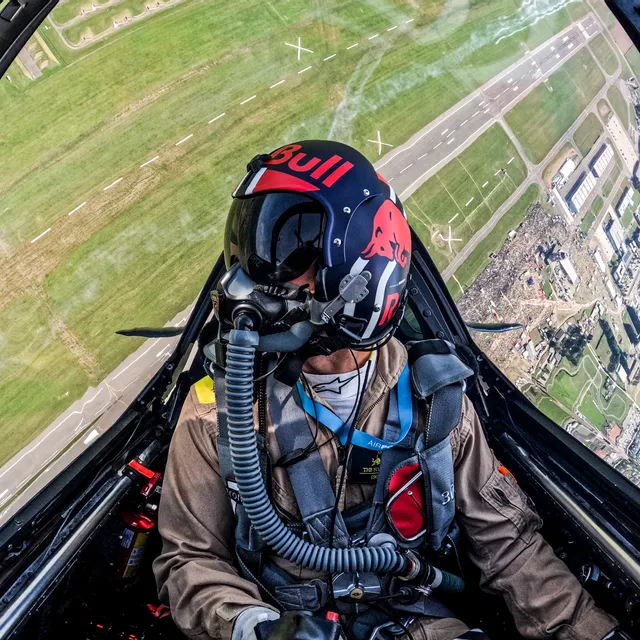 22_eskil_amdal_pilot_the_flying_bulls.jpg