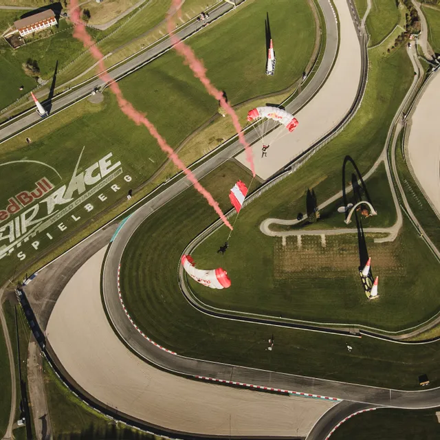 12_red_bull_skydive_team.jpg