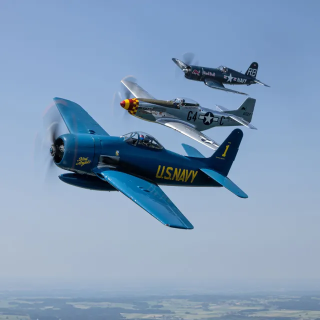 Grumman F8F-2 Bearca in Flugformation