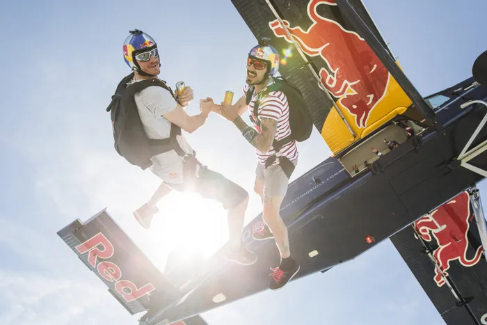 10_red_bull_skydive_team.jpg