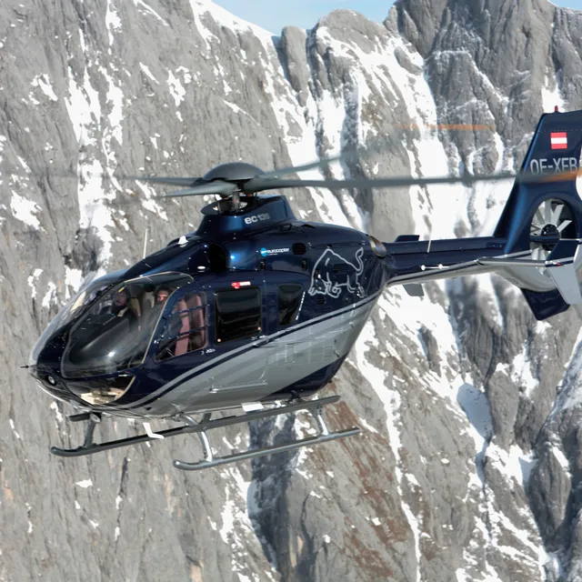 04_eurocopter_ec135_the_flying_bulls.jpg