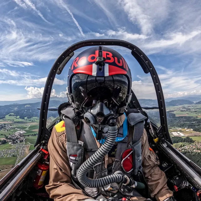 19_eskil_amdal_pilot_the_flying_bulls.jpg