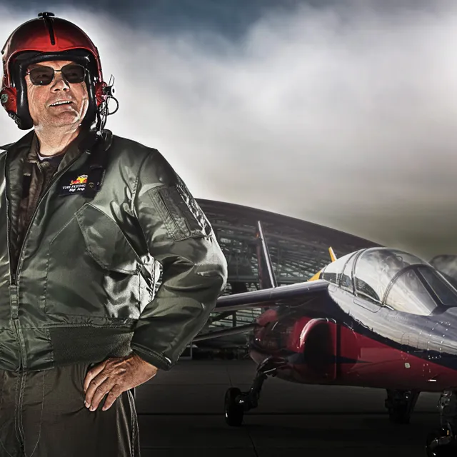 02_siegfried_angerer_ehemaliger_chefpilot_the_flying_bulls.jpg