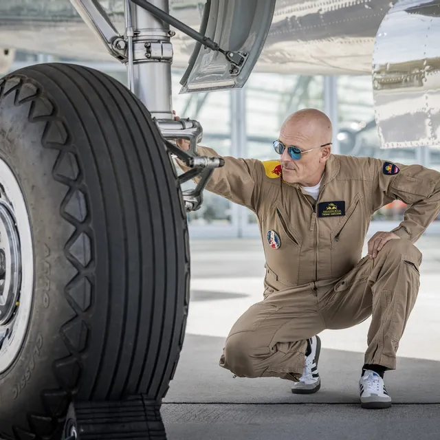 04_frederic_handelmann_pilot_the_flying_bulls_photo_by_mirja_geh_2024.jpg