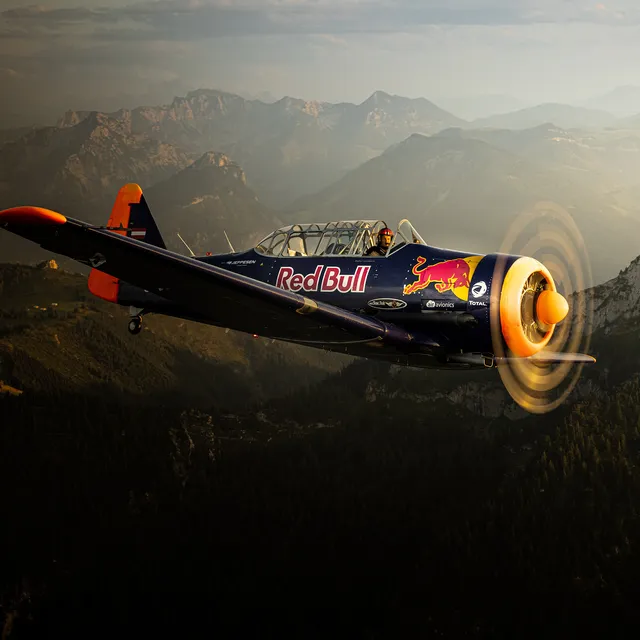 00_header_north_american_t-6_the_flying_bulls_photo_by_zajcmaster.jpg