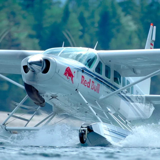 01_header_cessna_208_amphibian_caravan_the_flying_bulls.jpg