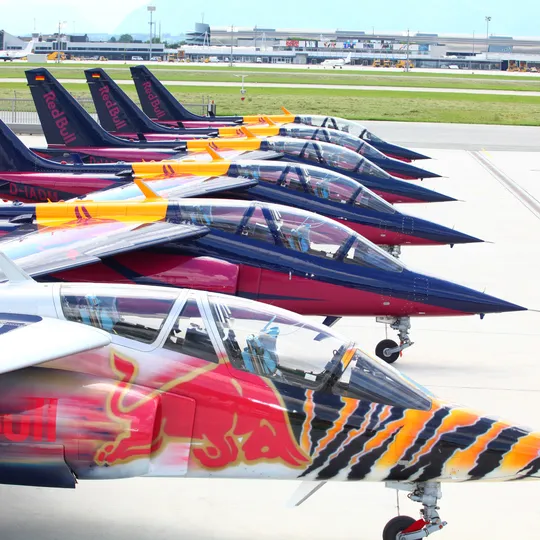 12_alpha_jet_the_flying_bulls.jpg