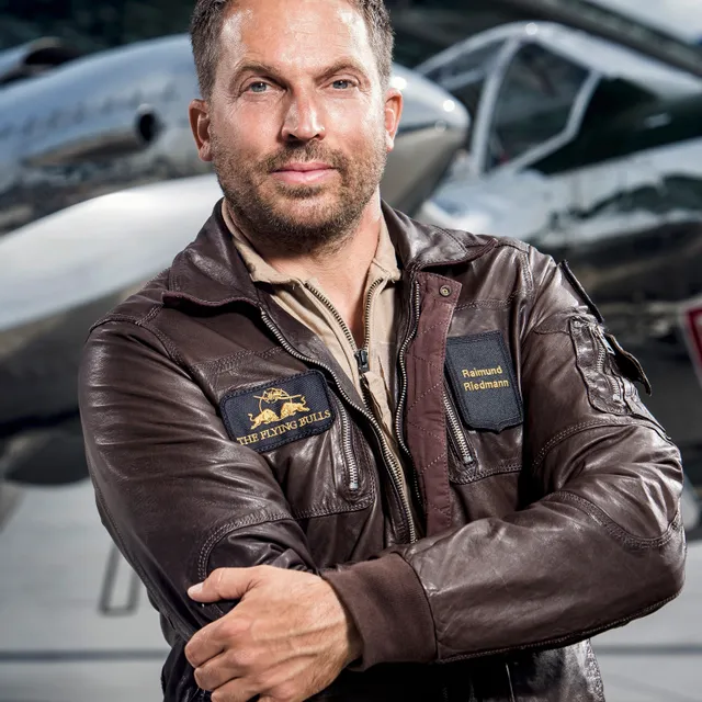 27_raimund_riedmann_chefpilot_the_flying_bulls.jpg