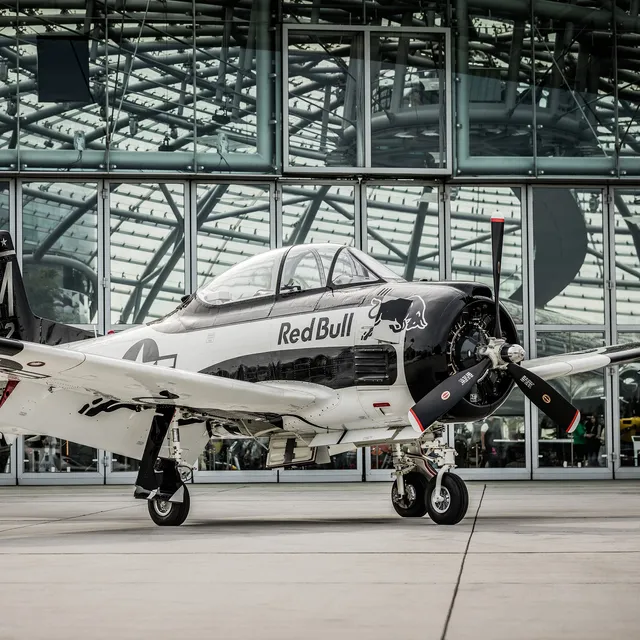 00_header_north_american_t-28b_the_flying_bulls_photo_by_mirja_geh_2024.jpg
