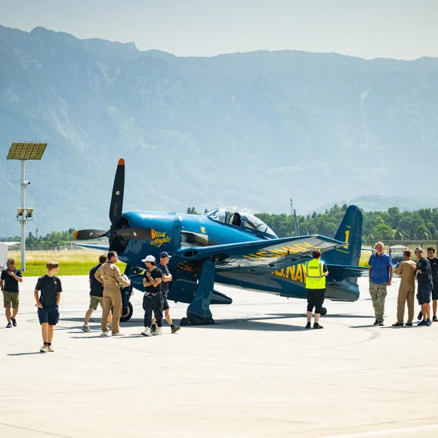 ZM_TFB_BEARCAT_ARRIVAL_120625-54_2.jpg