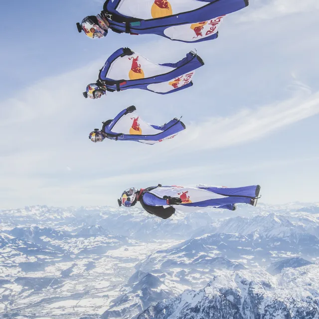 07_red_bull_skydive_team.jpg