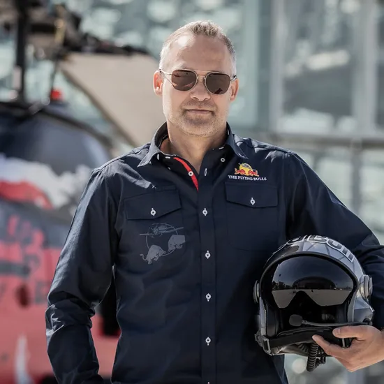 11_matthias_schwaighofer_pilot_the_flying_bulls_photo_by_mirja_geh_2024.jpg