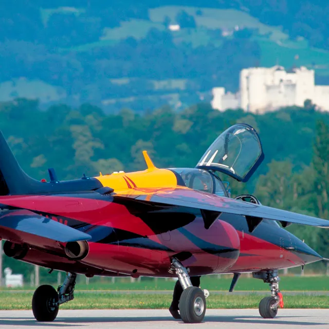 11_alpha_jet_the_flying_bulls.jpg